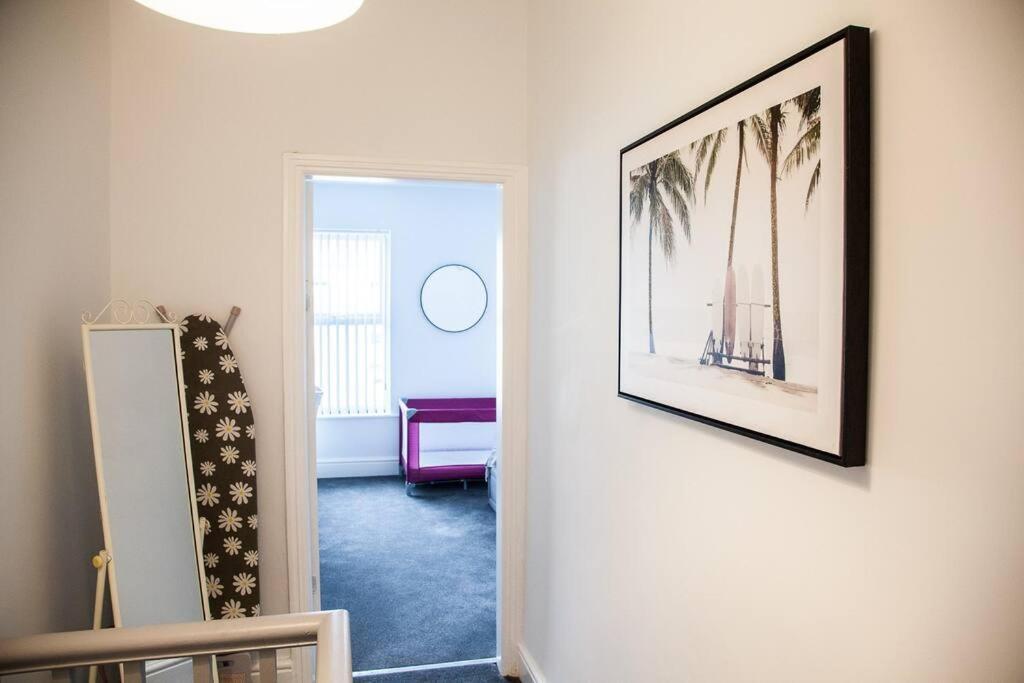 2 Bedroom House By Brookland Stays Serviced Accommodation Short Lets Liverpool With Free Wifi Exterior foto